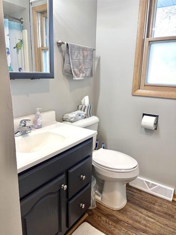 916 LONDON STREET, Menasha, WI 54952