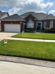 56334 Birkdale Drive, Macomb Township, MI 48042