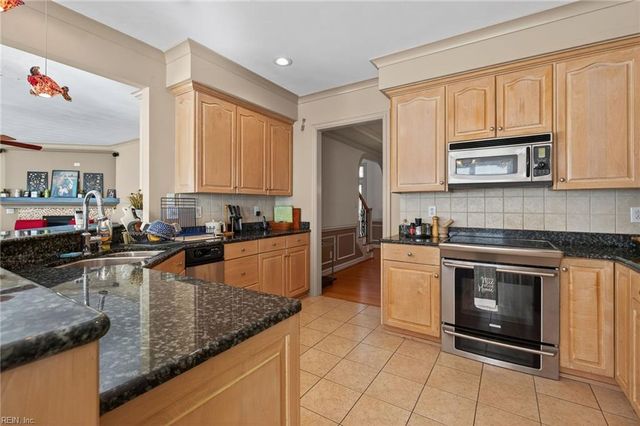 2301 Souverain LN, Virginia Beach, VA 23454