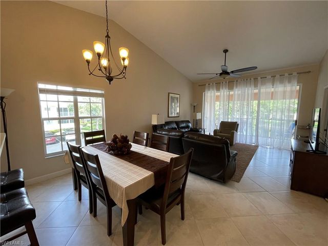 440 Wiggins Lake CT 201, Naples, FL 34110