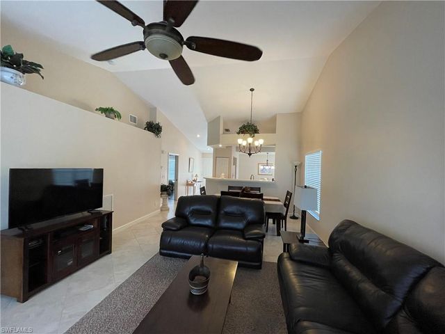 440 Wiggins Lake CT 201, Naples, FL 34110