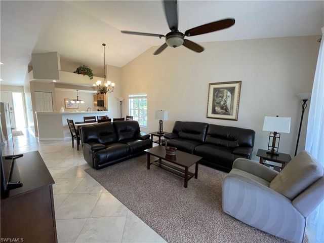 440 Wiggins Lake CT 201, Naples, FL 34110