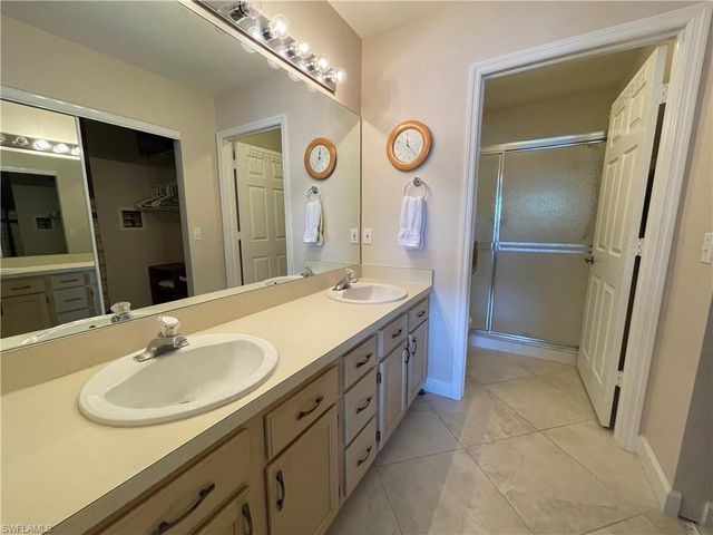 440 Wiggins Lake CT 201, Naples, FL 34110