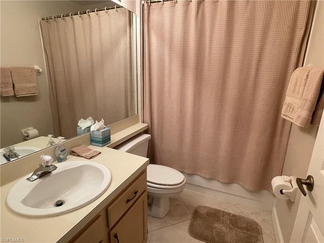 440 Wiggins Lake CT 201, Naples, FL 34110