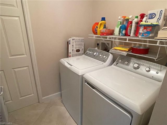 440 Wiggins Lake CT 201, Naples, FL 34110