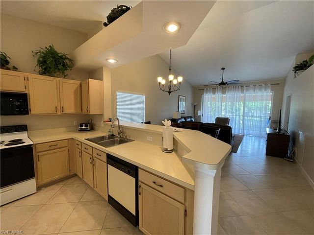 440 Wiggins Lake CT 201, Naples, FL 34110