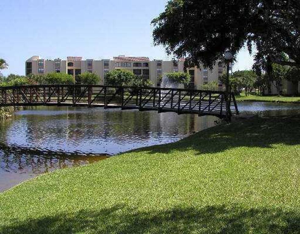 825 Egret Circle 206, Delray Beach, FL 33444