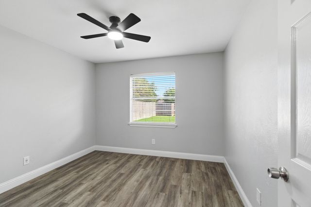 8516 Crestview Drive, North Richland Hills, TX 76182