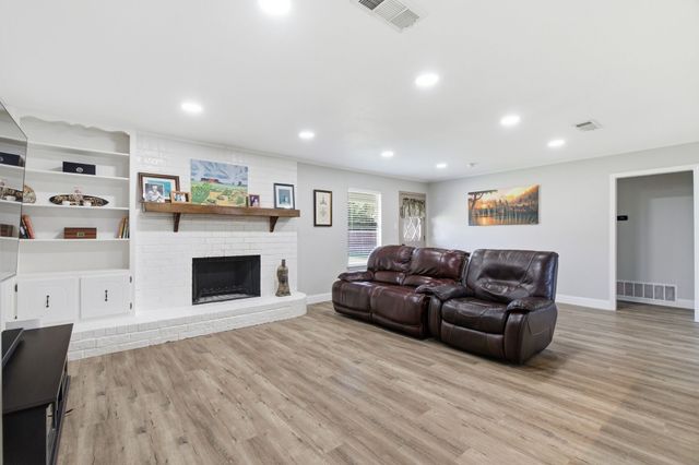 8516 Crestview Drive, North Richland Hills, TX 76182