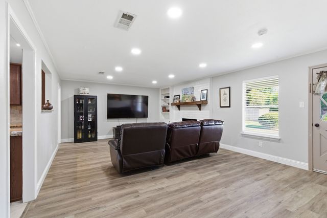 8516 Crestview Drive, North Richland Hills, TX 76182