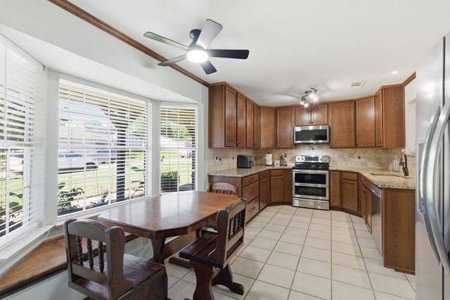 8516 Crestview Drive, North Richland Hills, TX 76182