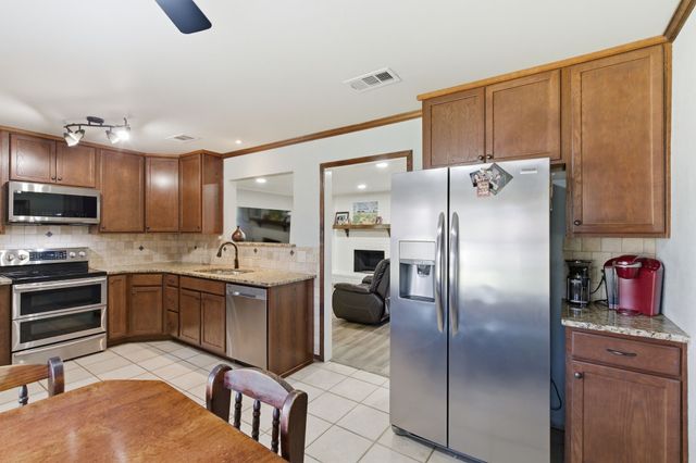8516 Crestview Drive, North Richland Hills, TX 76182