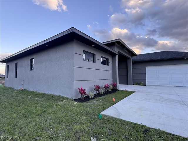 812 Chapel AVE, Lehigh Acres, FL 33971