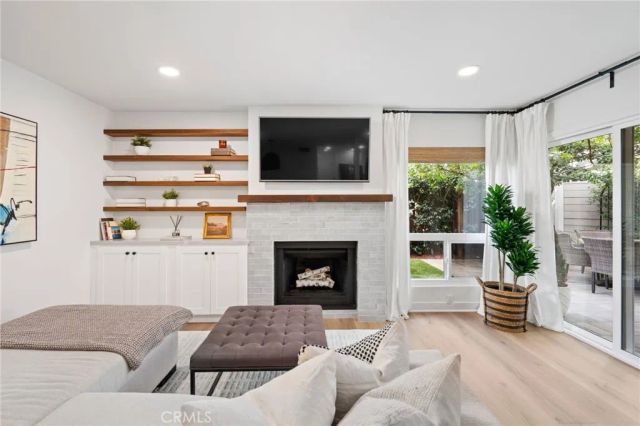 101 Aspen, Costa Mesa, CA 92627