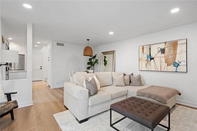 101 Aspen, Costa Mesa, CA 92627
