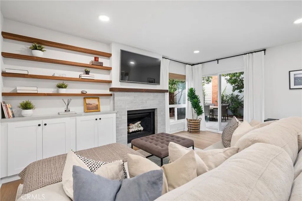 101 Aspen, Costa Mesa, CA 92627
