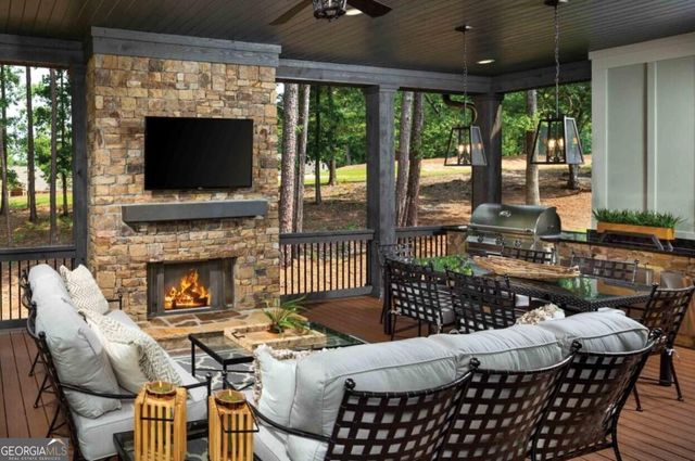 206 Lake Pointe Drive, Gainesville, GA 30506
