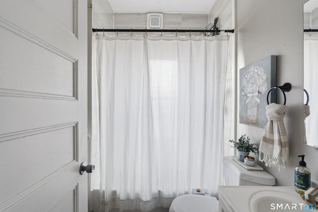 186 Arnoldale Road, West Hartford, CT 06119