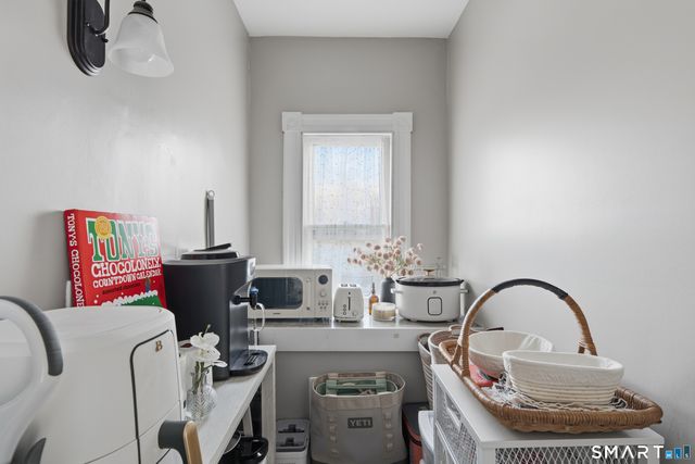 186 Arnoldale Road, West Hartford, CT 06119