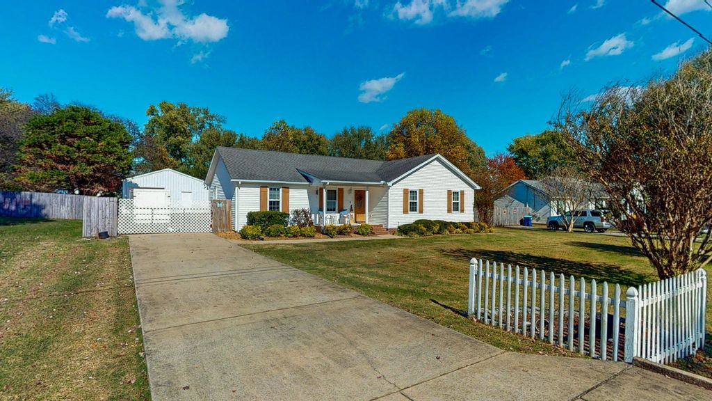 110 Inglewood Ct, Murfreesboro, TN 37127