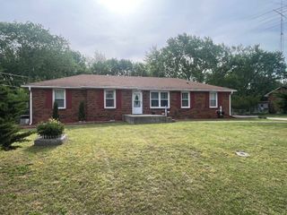 365 Sandlewood Dr, Clarksville, TN 37040