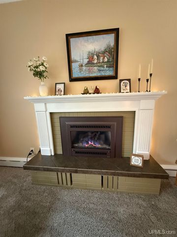 801 S Hemlock St, Iron Mountain, MI 49801