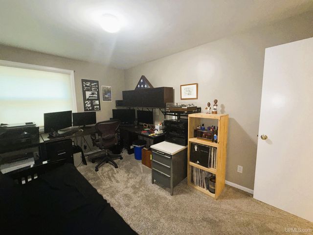 801 S Hemlock St, Iron Mountain, MI 49801