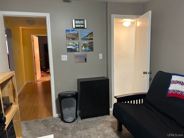 801 S Hemlock St, Iron Mountain, MI 49801