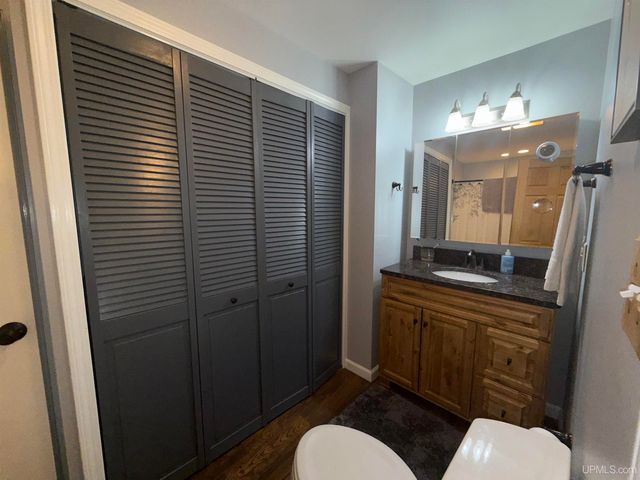 801 S Hemlock St, Iron Mountain, MI 49801
