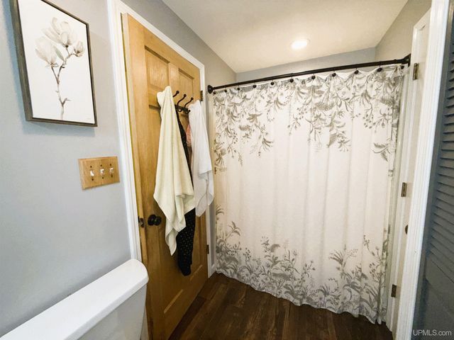 801 S Hemlock St, Iron Mountain, MI 49801