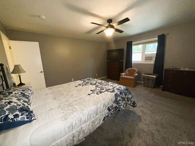 801 S Hemlock St, Iron Mountain, MI 49801