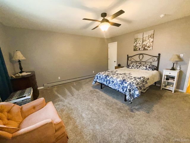 801 S Hemlock St, Iron Mountain, MI 49801