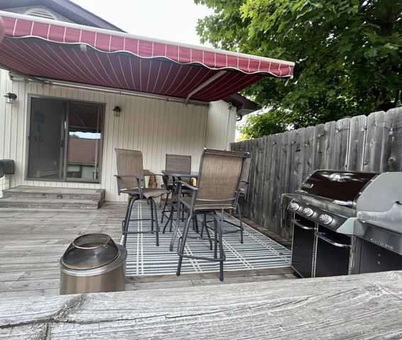 801 S Hemlock St, Iron Mountain, MI 49801