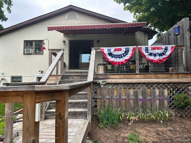 801 S Hemlock St, Iron Mountain, MI 49801
