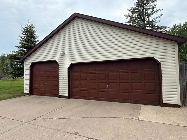 801 S Hemlock St, Iron Mountain, MI 49801