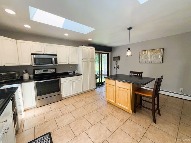 801 S Hemlock St, Iron Mountain, MI 49801