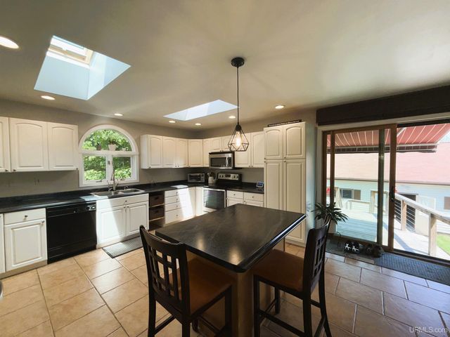 801 S Hemlock St, Iron Mountain, MI 49801