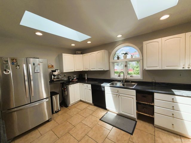 801 S Hemlock St, Iron Mountain, MI 49801