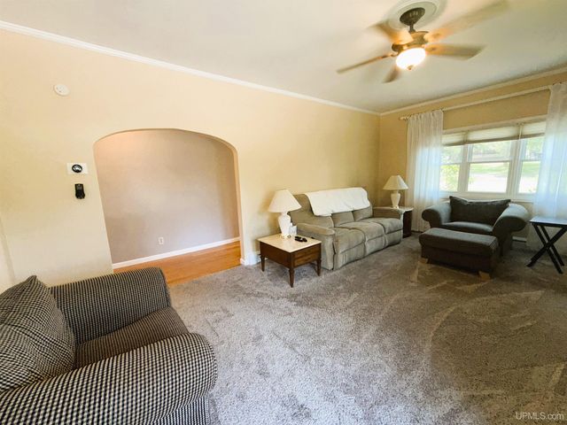 801 S Hemlock St, Iron Mountain, MI 49801