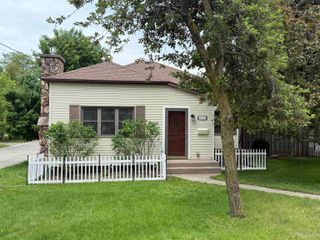 801 S Hemlock St, Iron Mountain, MI 49801