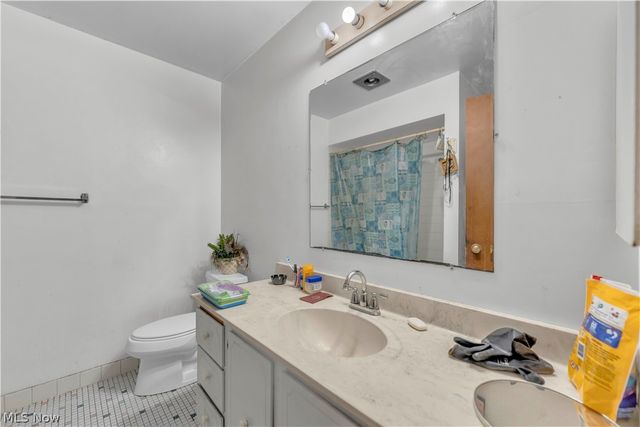 4849 Grace Road 228, North Olmsted, OH 44070