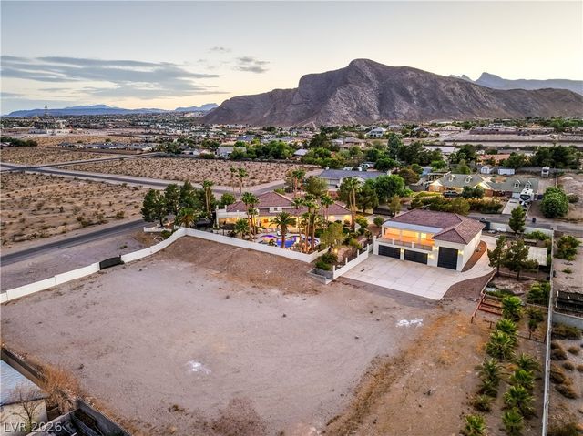 9390 Stange Avenue, Las Vegas, NV 89129