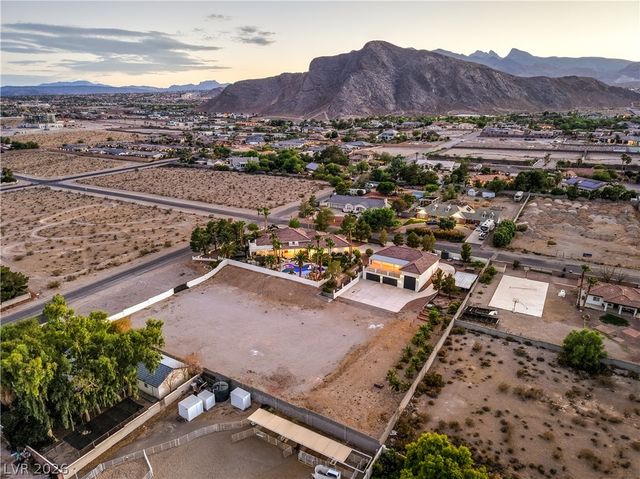 9390 Stange Avenue, Las Vegas, NV 89129
