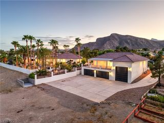 9390 Stange Avenue, Las Vegas, NV 89129