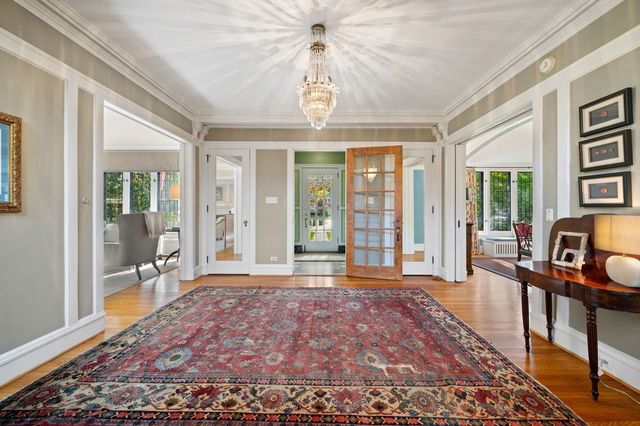 2855 Sheridan Place, Evanston, IL 60201