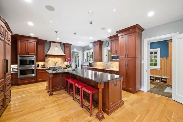 2855 Sheridan Place, Evanston, IL 60201