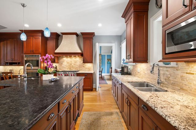 2855 Sheridan Place, Evanston, IL 60201