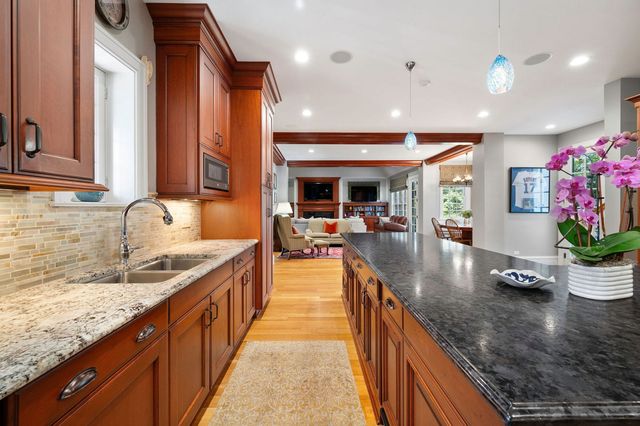 2855 Sheridan Place, Evanston, IL 60201