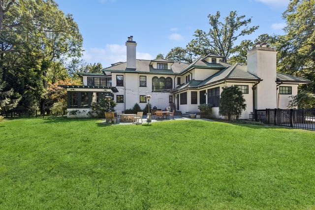 2855 Sheridan Place, Evanston, IL 60201