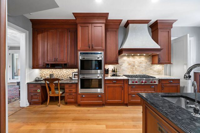 2855 Sheridan Place, Evanston, IL 60201